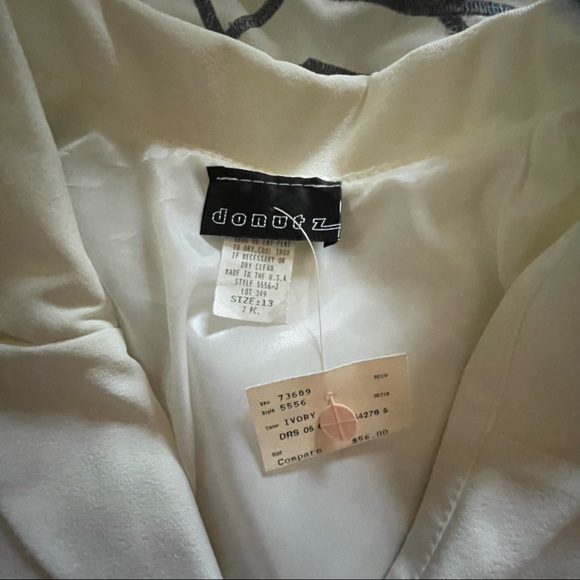 DONUTZ 2 PIECE IVORY PANT SUIT. SIZE 13 - Picture 7 of 7